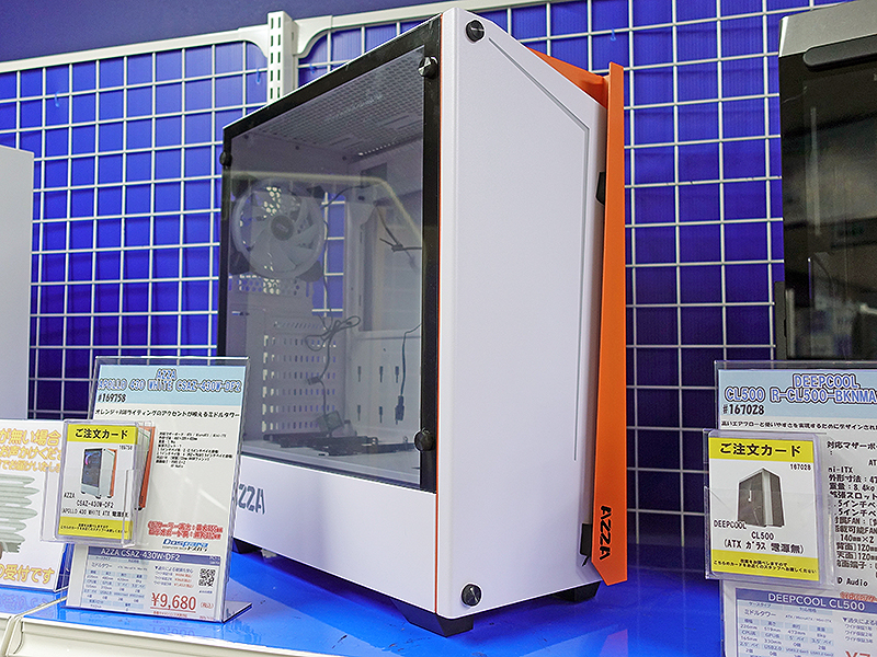 オレンジのアクセントが目を引くAZZAのPCケース「APOLLO 430 WHITE