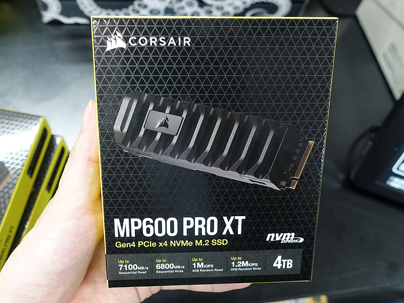 大型ヒートシンクを搭載したCORSAIR製SSD「MP600 PRO XT」が ...