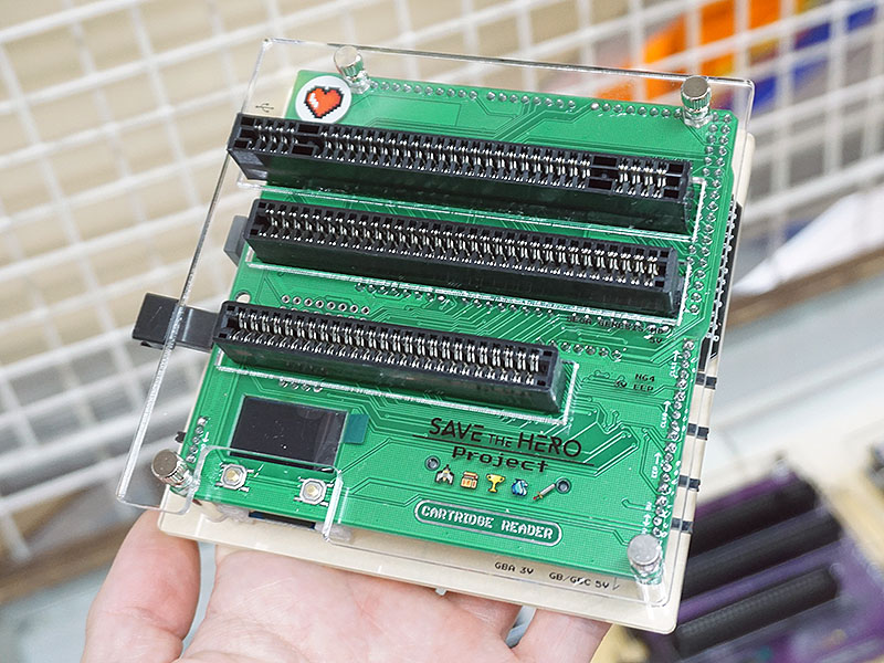 様々なレトロゲームのセーブデータを保存できる「Cartridge Reader」が店頭入荷、PC不要 - AKIBA PC Hotline!