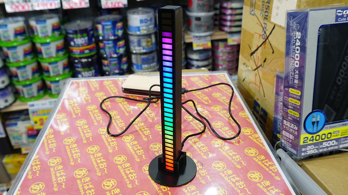 音に反応してLEDが鮮やかに光るイルミネーションバーが1,500円、横置き