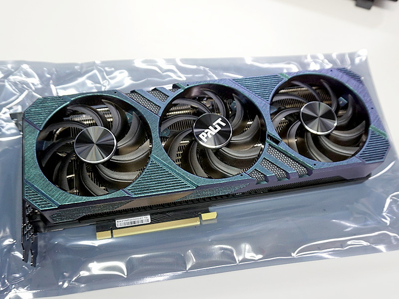 角度によって色が変化する特殊塗装のGeForce RTX 3060 TiカードがPalit