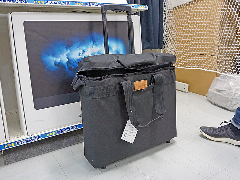 21.5インチのiMacを“持ち運べる”キャリングバッグ、秋葉館が中古品iMac