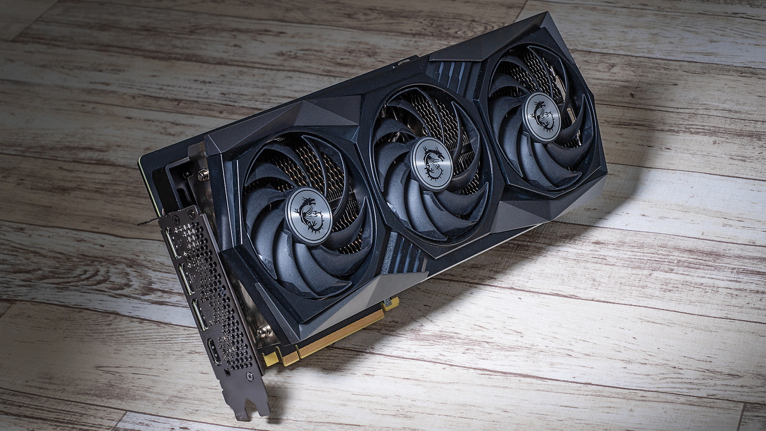 もはや“ちょっと買いやすくなったRTX 3080 Ti”だ!?ビデオメモリ12GB版 ...