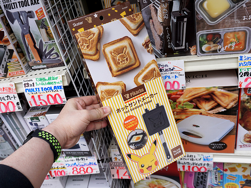 ピカチュウ焼印のホットサンドメーカーが入荷、実売2,500円 （取材中に