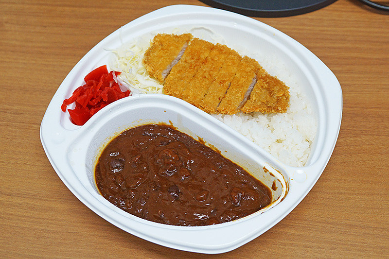 濃厚なカレーにサクサクのトンカツ!金沢の老舗“アルバカレー”をお