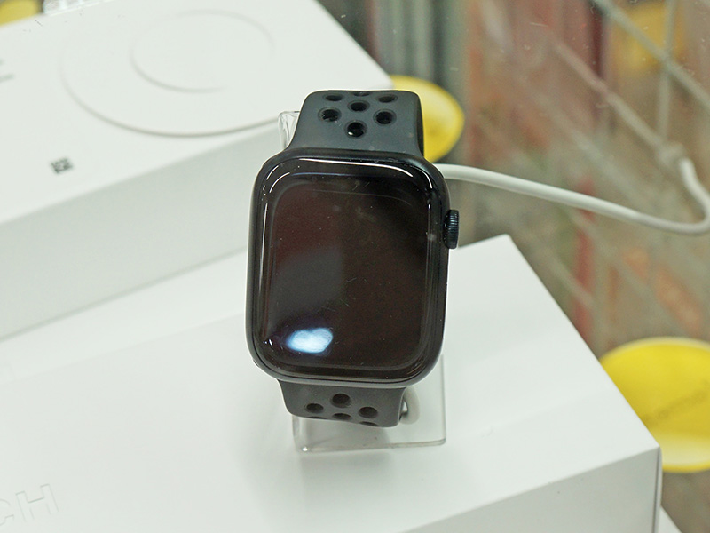 かなりお得！Apple Watch Series 7の新品未開封品が48,500円