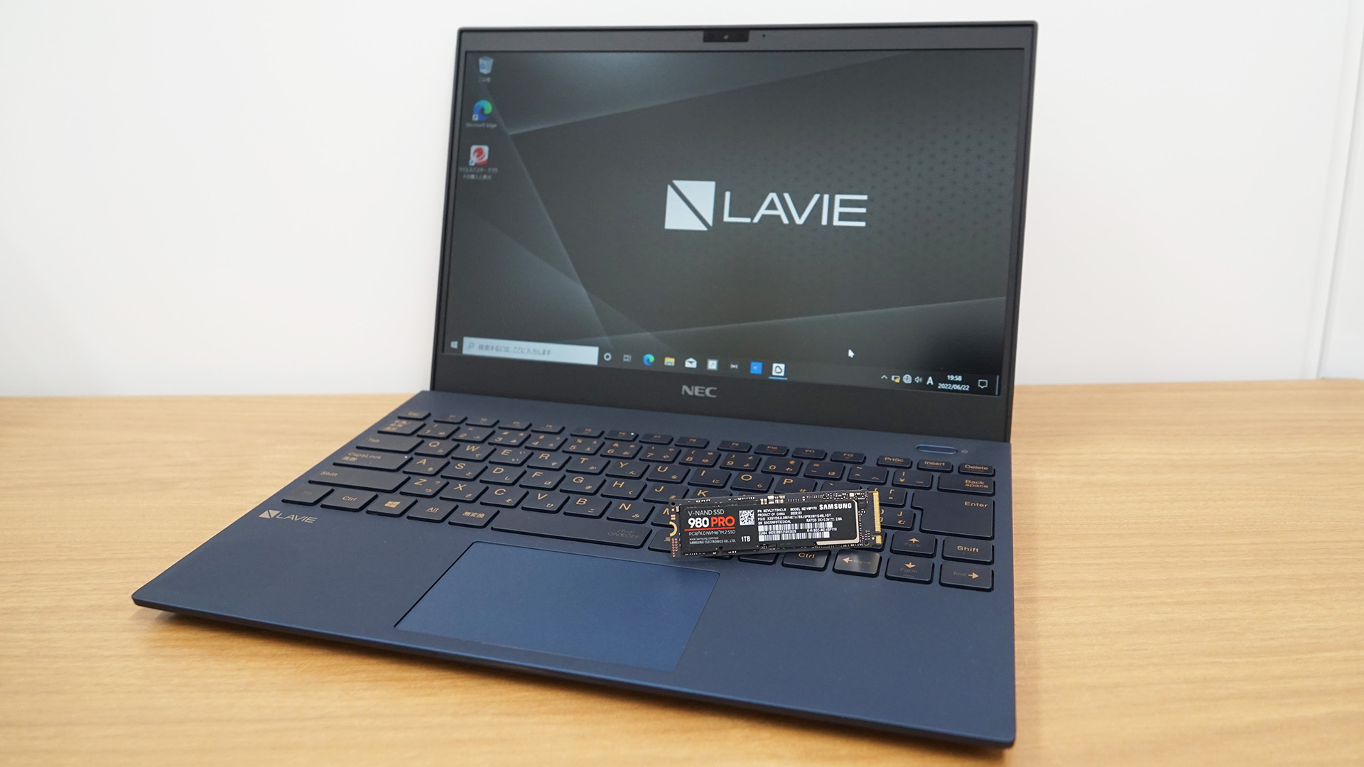 13.3型軽量ノート「LAVIE Pro Mobile」を1TB NVMe SSDへ換装、大容量