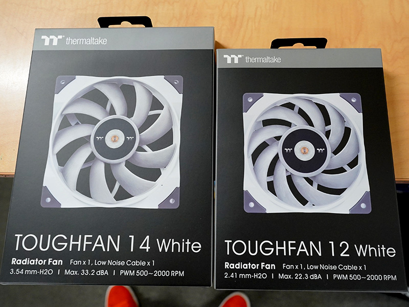 Thermaltakeの人気ファン「TOUGHFAN」にホワイトモデル、サイズは2種類