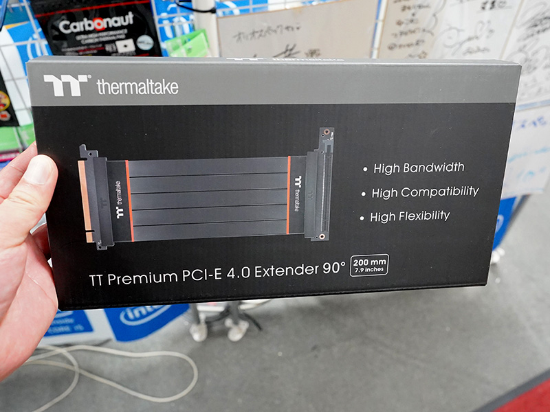 ThermaltakeのPCIe 4.0ライザーケーブルに200mmタイプ - AKIBA PC Hotline!