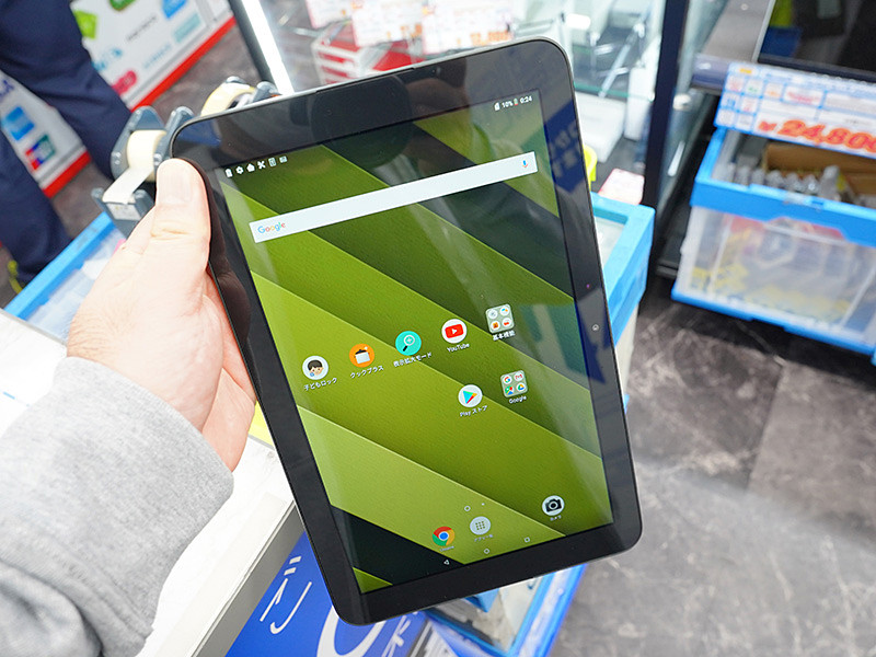 京セラの10.1型タブレット「Qua tab QZ10」が9,980円、在庫は900台以上