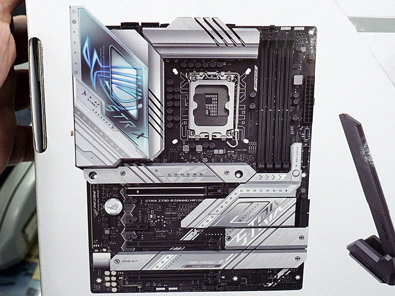 ASUS ROG STRIX Z790-A GAMING WIFI DDR5 LGA1700 Support intel
