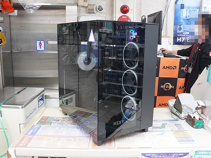 PC内部がより美しく見える“完全シームレス”なガラスPCケース「NZXT H9