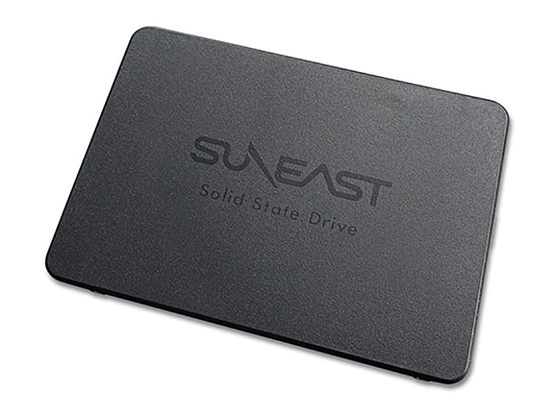 美品 SUNEAST SATA SSD SE900 4TB 2.5インチ 7mm