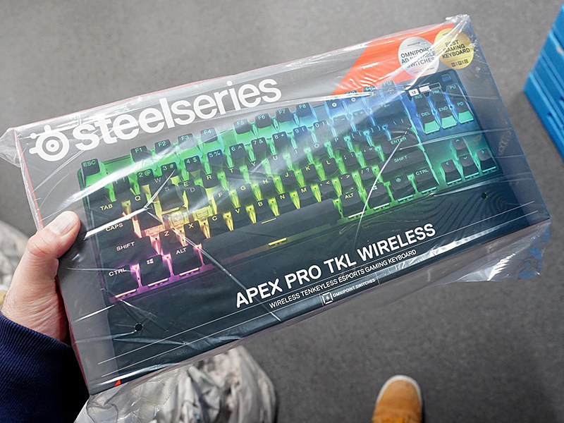 SteelSeriesの人気キーボード「Apex Pro TKL 2023」のワイヤレス版が