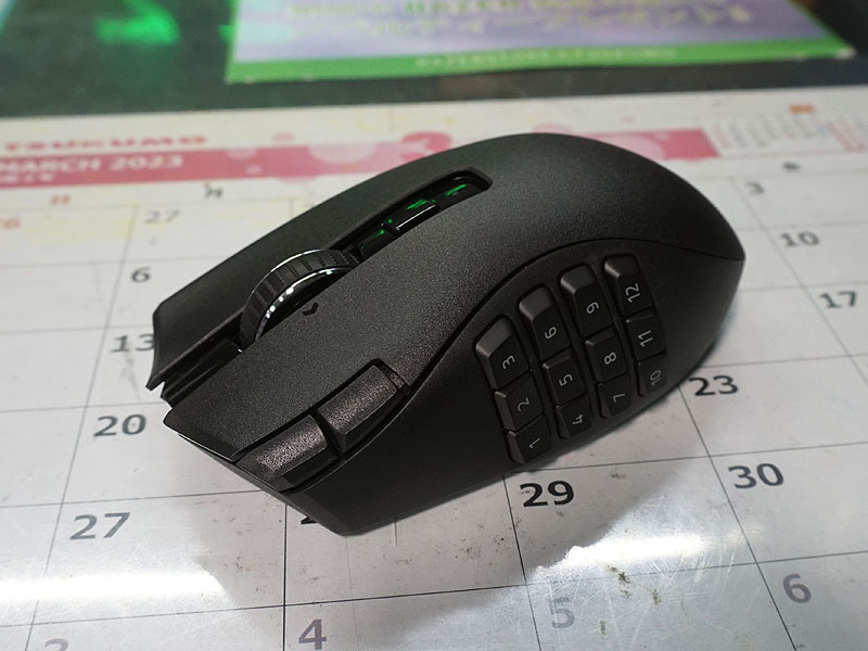 サイドボタンを12個備えたワイヤレスマウス「Razer Naga V2