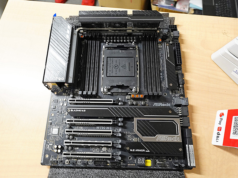 ASRockのXeon W-3400用マザー「W790 WS」が発売、最大2TBメモリ構成に