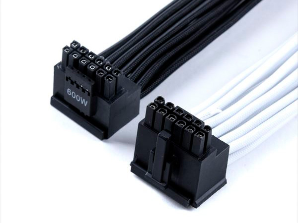 L字型コネクタ採用の12VHPWR延長ケーブルが入荷、カラーは2色