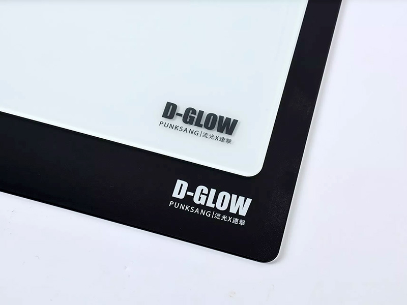 D-GLOWのコントロール型ガラスマウスパッドや布製品に特化した