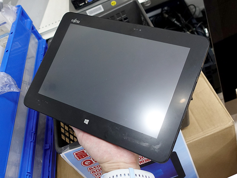 10.1インチWindowsタブレット「ARROWS Tab Q555」が3,500円