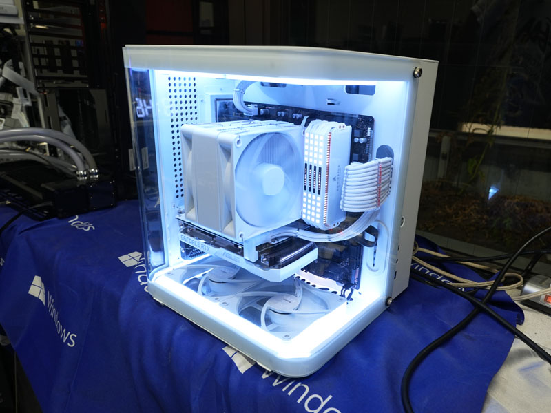 ケース内がよく見える曲面ガラス採用のPCケース「JONSBO TK-1 White」 - AKIBA PC Hotline!