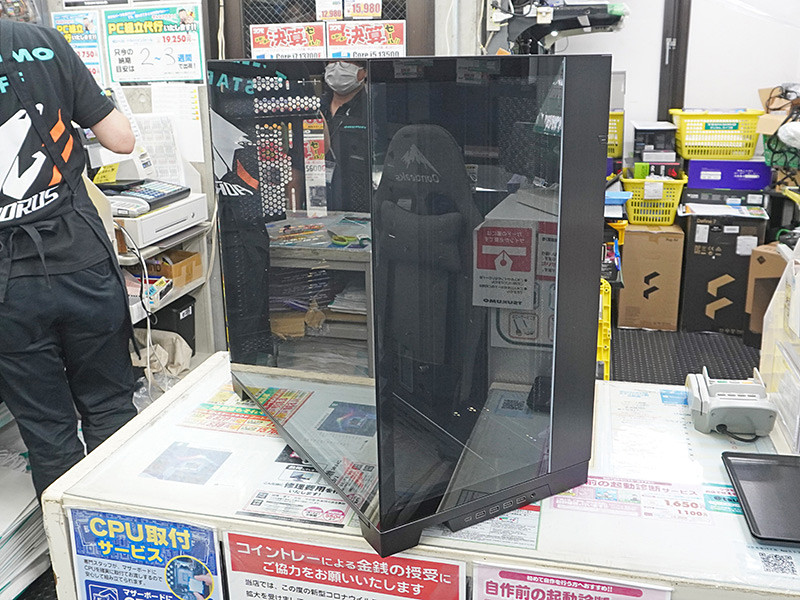 ピラーレス構造のPCケース「O11D EVO XL」が発売、拡張性が更に向上