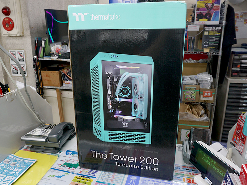 Thermaltakeのショーケース風PCケース「The Tower 200」に新色、計3