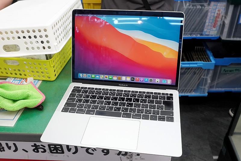 MacBook Air 13 2019」の中古品が48,800円！イオシスでセール - AKIBA 