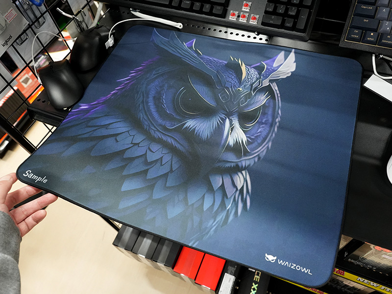 梟がプリントされたWaizowl製布製ゲーミングマウスパッド
