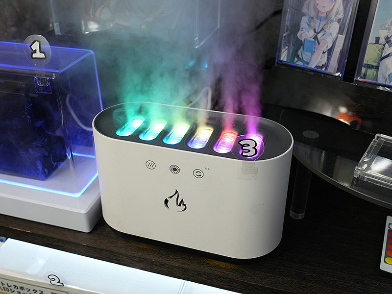 周囲の音に反応して光って噴霧量が変わる「サウンドレベル加湿器