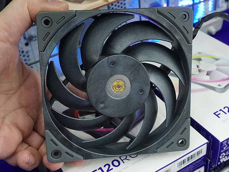 液晶ポリマー採用の高静圧120mmファン「GRAND TORNADO 120 PWM」が