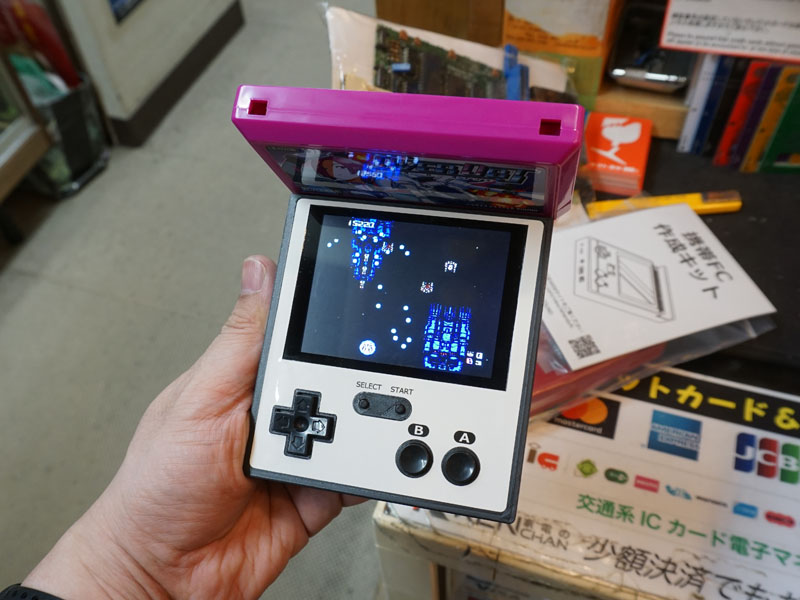 初代ファミコンを使った「携帯FC作成キット」が店頭入荷、すでに