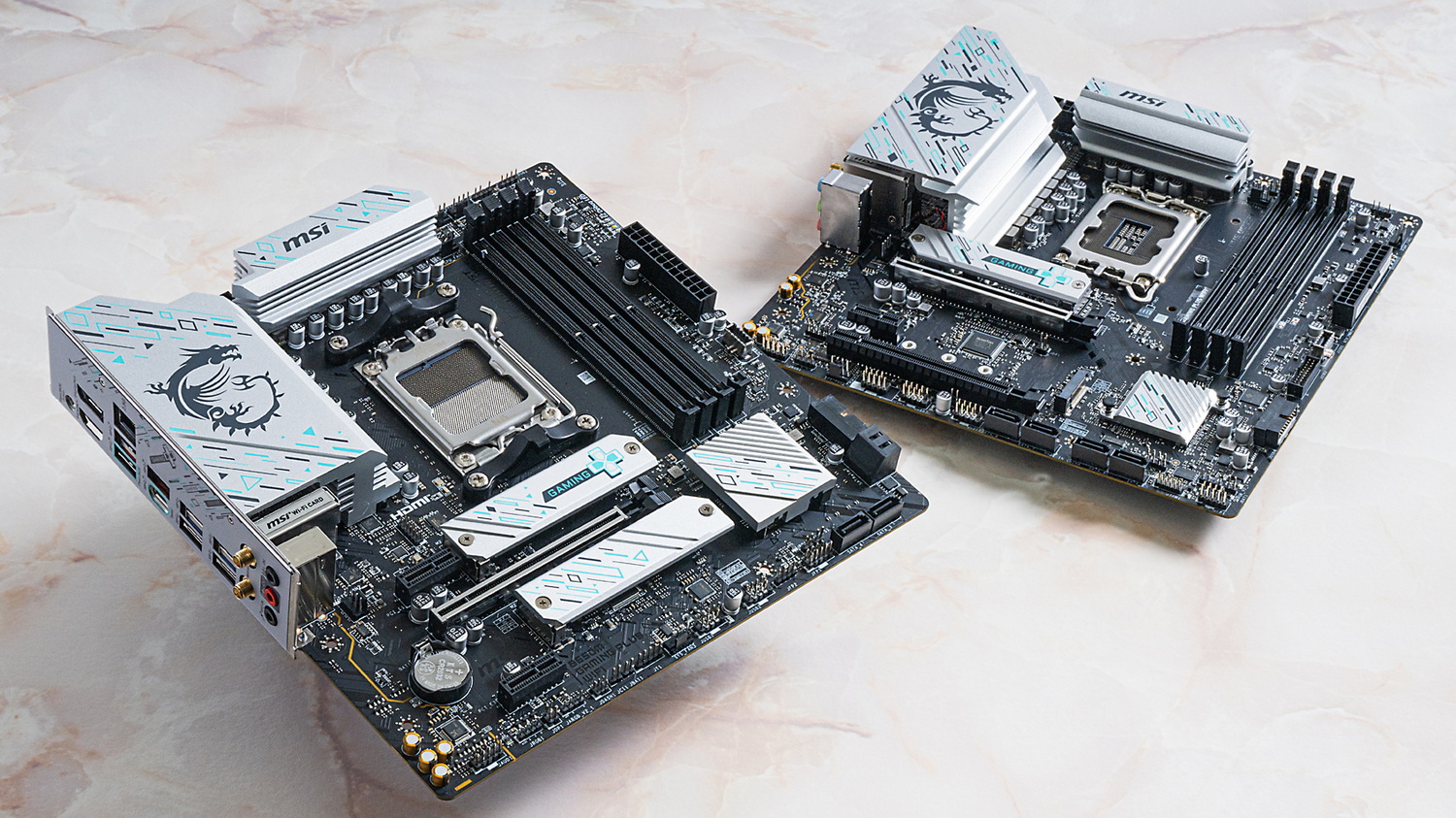15万円ゲーミングPC“Intelプラン vs. AMDプラン” マザーは機能と価格で