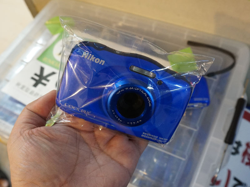 ニコンのデジタルカメラ「COOLPIX W100」が9,800円、保証付きの 