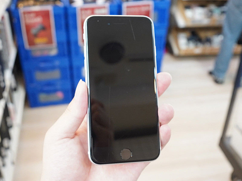 第2世代iPhone SEのジャンク品が9,900円から！ワールドモバイルで期間限定セール - AKIBA PC Hotline!