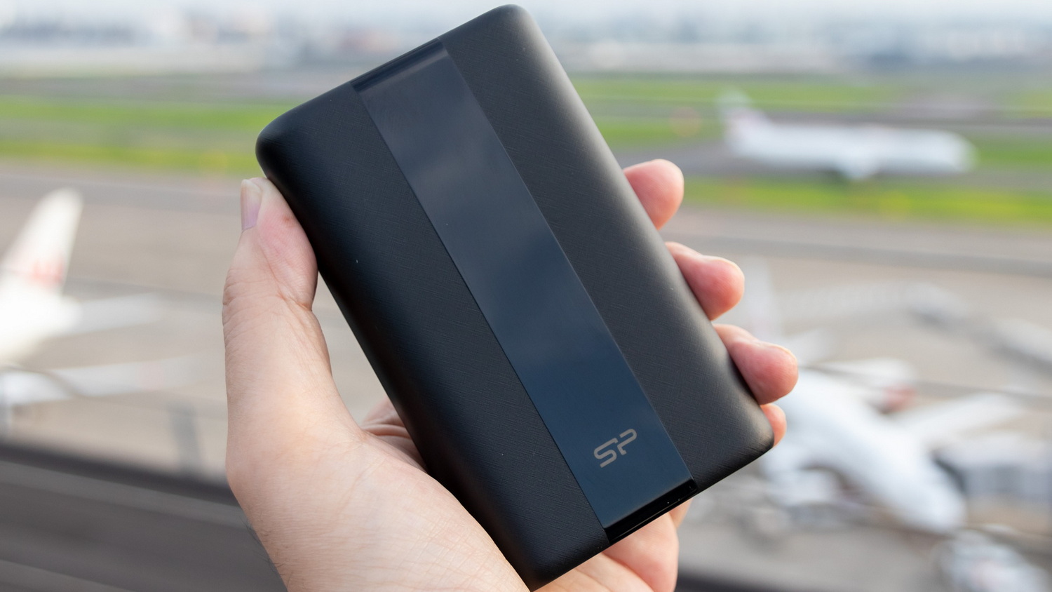 出張で使えるモバイルバッテリーの最適解は20,000mAh? 3,000円
