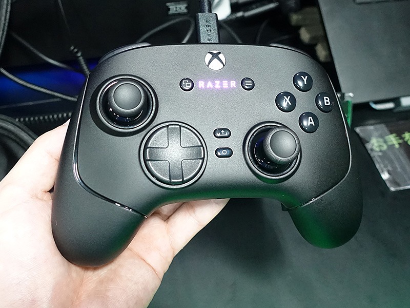 PC用ゲームコントローラー・コンバーター Wolverine V3 Pro Amazon.com: Razer Wolverine V3 Pro Wireless Gaming