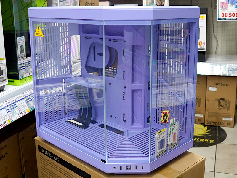 三面強化ガラス採用のピラーレスケース「HYTE Y70」にミルキー