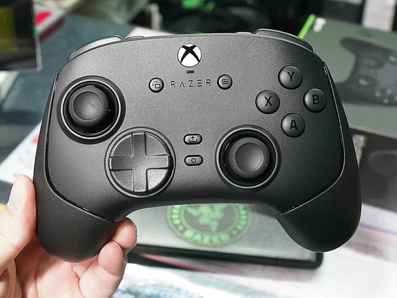 Amazon.co.jp: Razer レイザー Wolverine V3 Pro (White Edition
