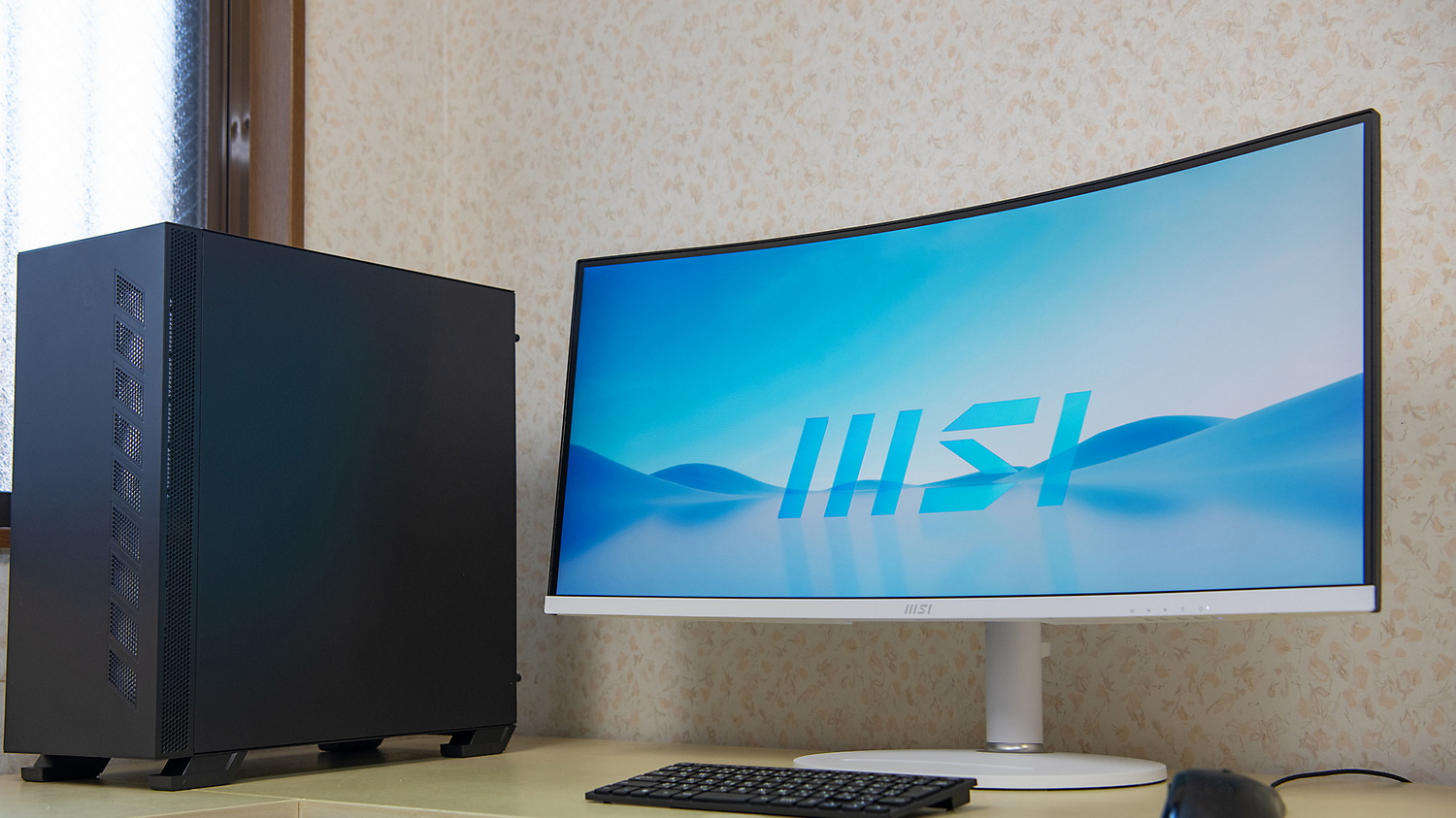 ウルトラワイドモニターはオフィス/クリエイティブにも活きる！用途も