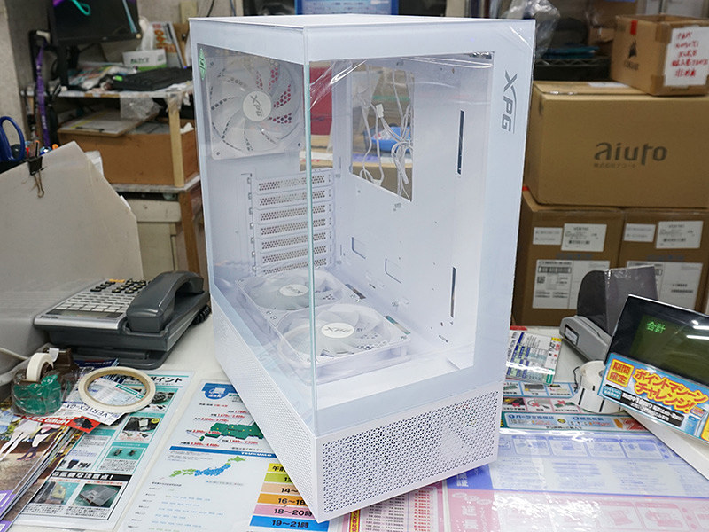 コンパクトなピラーレスPCケース「INVADER X MINI」がADATAから