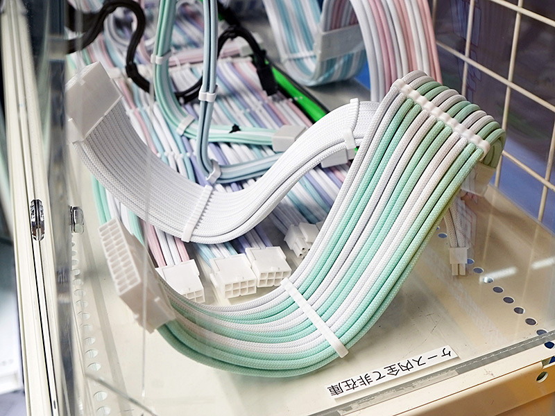 ドスパラセレクトの電源延長ケーブルにパステルグリーンモデル - AKIBA