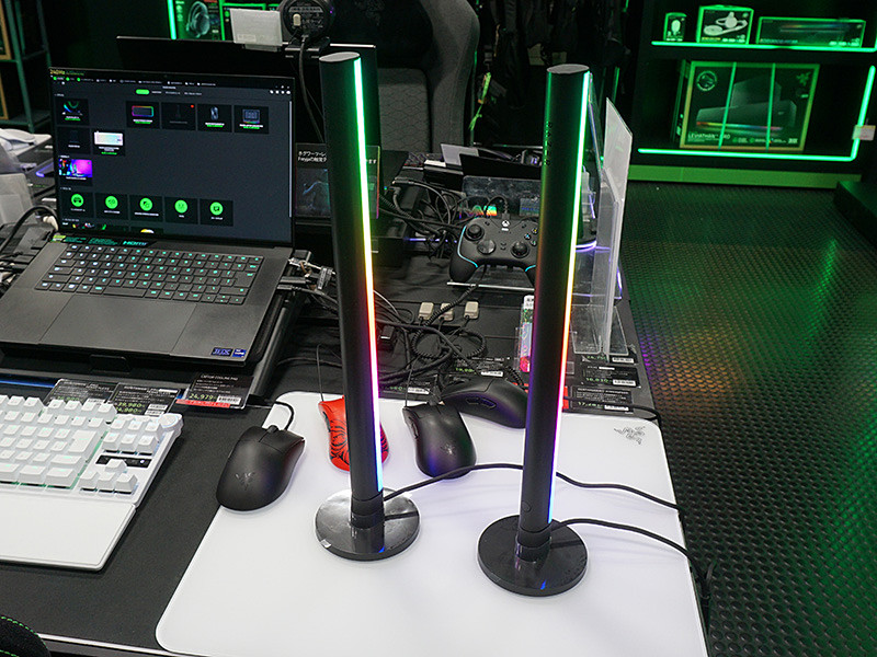 Chroma RGB対応のライティングバー「Razer Aether Standing Light Bars