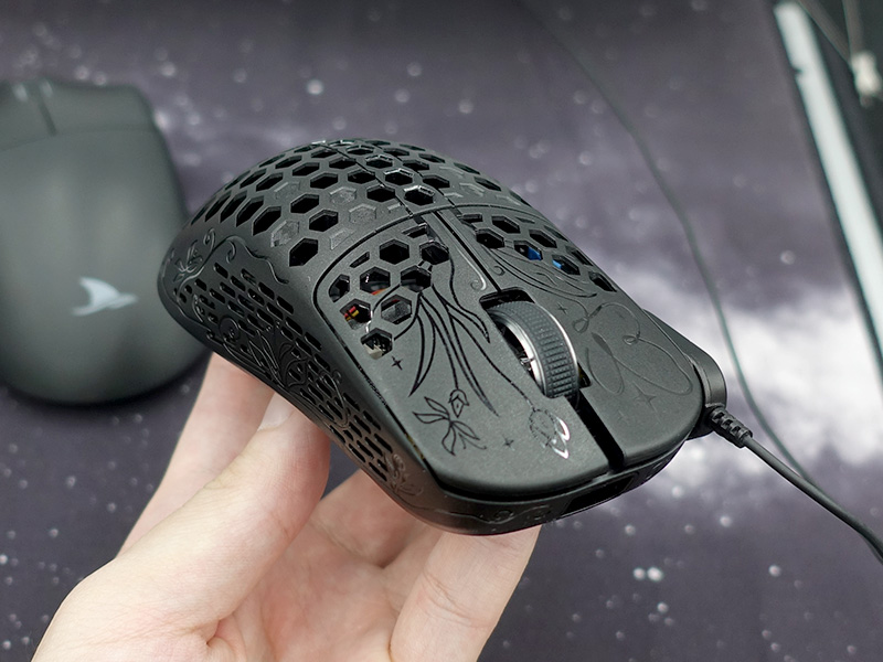 マウス・トラックボール Unius Black Lotus ゲーミングマウス ブラック BLACKLOTUS［有線／無線(ワイヤレス