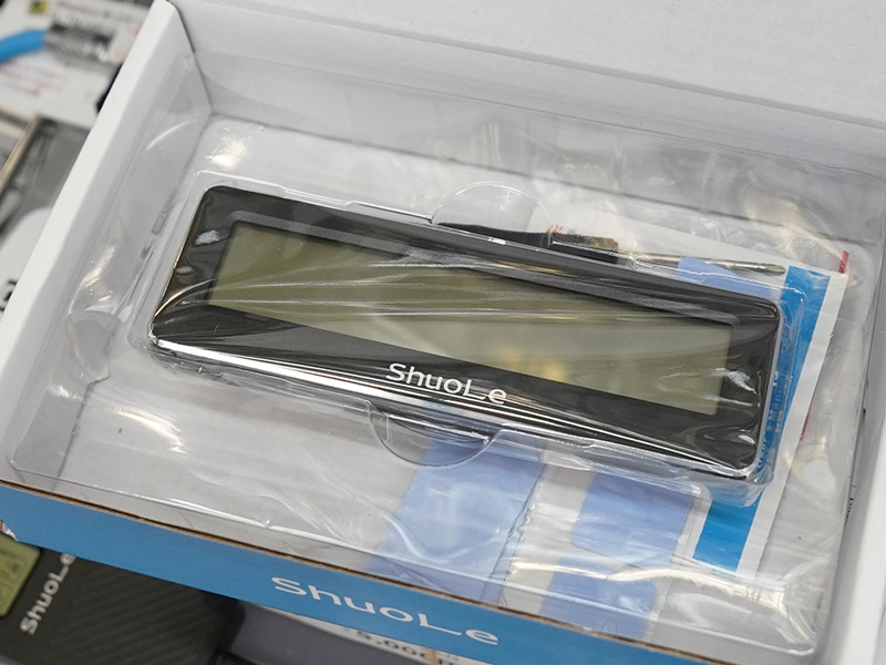 ステータスパネルやフルカラーLEDを備えたNVMe/SATA両対応のM.2 SSD