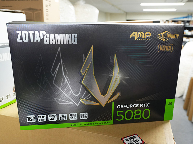 白い3連ファンクーラー搭載モデルなど、ZOTACのGeForce RTX 5080 白い3連ファンクーラー搭載モデルなど、ZOTACのGeForce RTX 5080