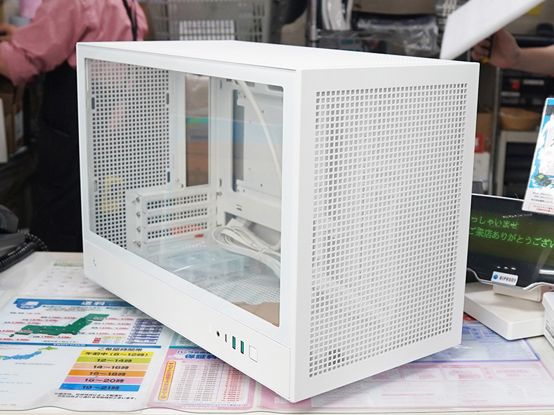 DeepCoolの高エアフローPCケース「CH260」がTSUKUMOで展示