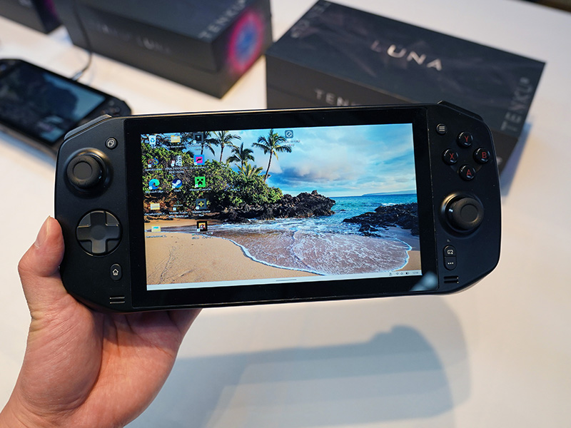 Ryzen 7 7840U/メモリ32GB搭載の7インチゲーミングPC「TENKU LUNA」の