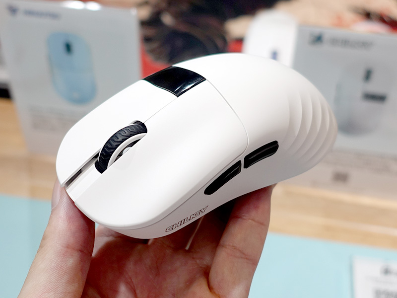 ステータス画面搭載の軽量ゲーミングマウス「Glacier LW 8K」がChilkey