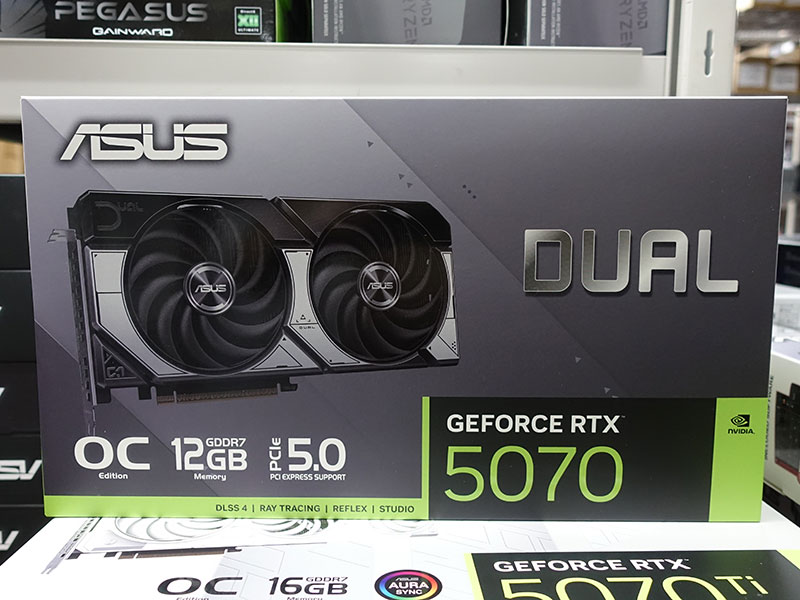 SFF対応2.53スロット設計の「Dual GeForce RTX 5070 12GB GDDR7