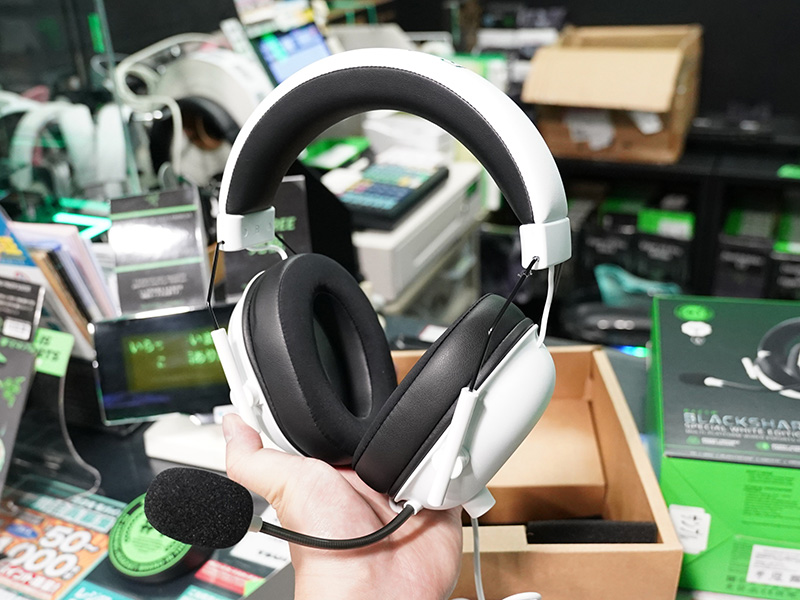 Razerの白いゲーミングヘッドセット「BlackShark V2 X Special